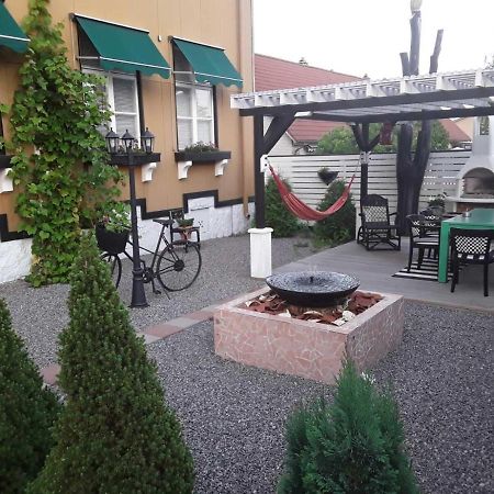Mysig Takvaning Med Balkong Eskilstuna Bagian luar foto