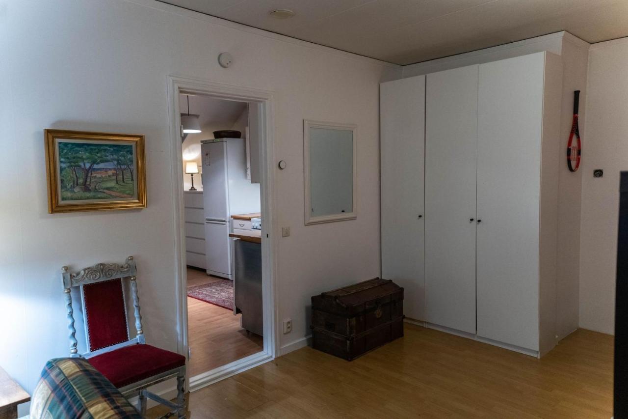 Mysig Takvaning Med Balkong Eskilstuna Bagian luar foto
